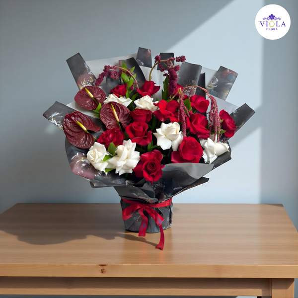 Crimson Charm Bouquet باقة سحر قرمزي