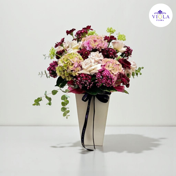 Berry Bloom Vase مزهرية بيري بلوم