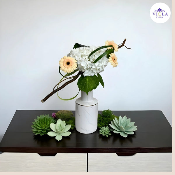 Elegant Simplicity Vase مزهرية أنيقة وبسيطة