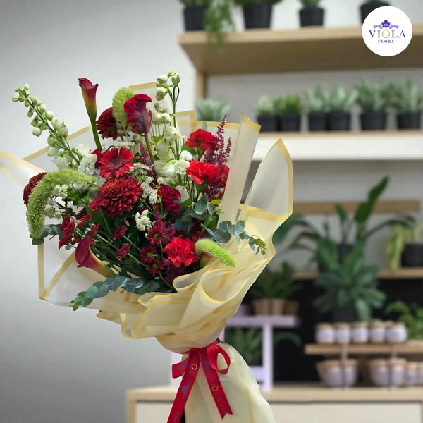Scarlet Elegance Bouquet باقة الأناقة القرمزية